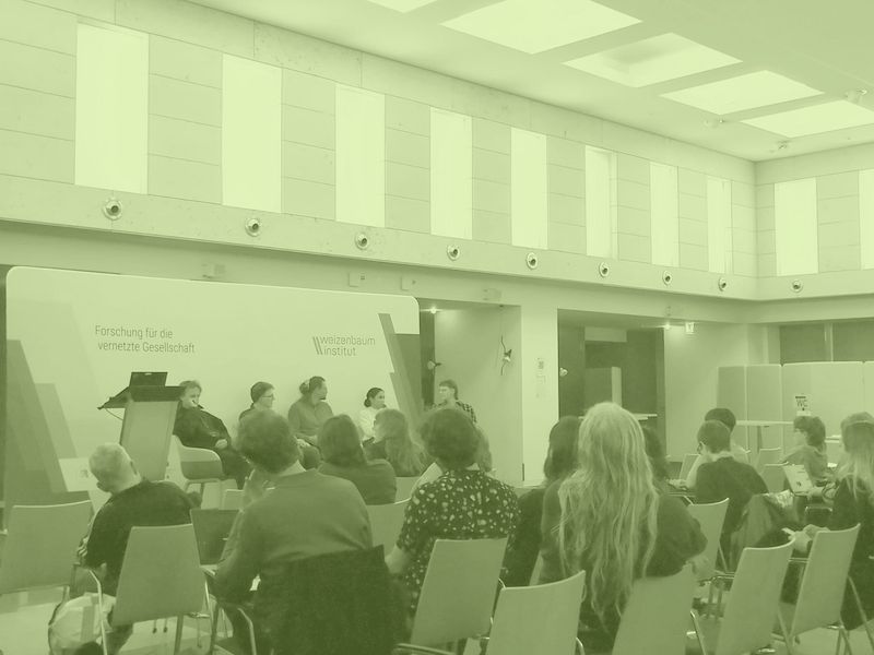 Panel mit Antoine, Julian Bothe, Rainer Rehak, Tara Merk und Anne Pasek (v.l.)